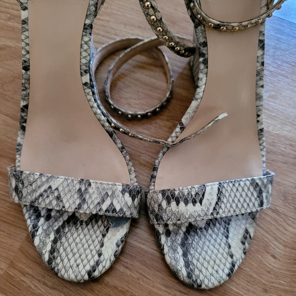 JLO Bannah Snakeskin wedge sandals - Picture 2 of 16
